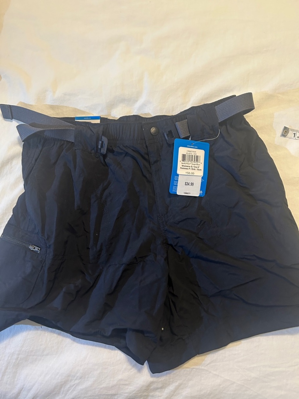 Columbia black Women's Cargo Shorts 6” inseam size small NWT